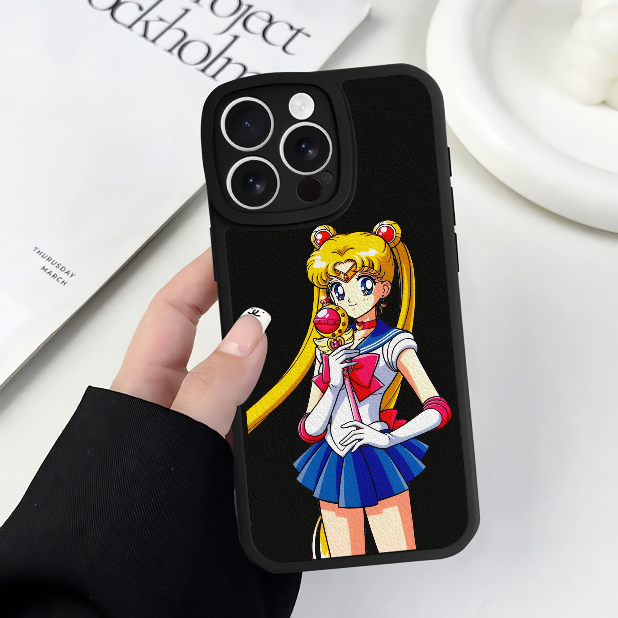 （画像用） 美少女戦士セーラームーン 月野 うさぎ つきの うさぎ Sailor Moon Tsukino Usagi 【iPhone 16シリーズ対応】シリコンスマホケース（レザー調） 材質：シリコン